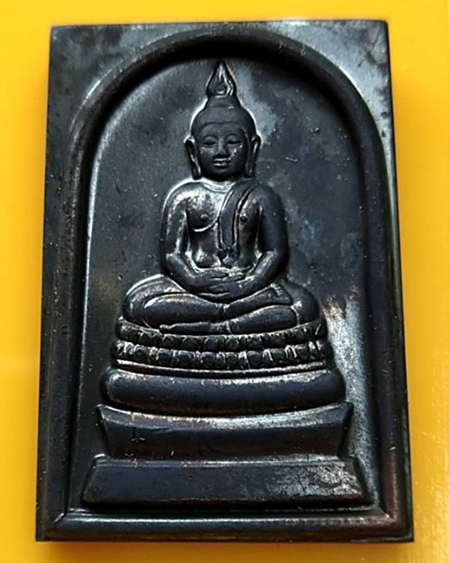 4.สมเด็จพระพุทธนวมหาราชายุจฉับปริวัตนมงคล ในหลวงครบ 6 รอบ จัดสร้างโดยสำนักนายกรัฐมนตรี พ.ศ. 2542 กล่องเดิม ตอกโค้ด