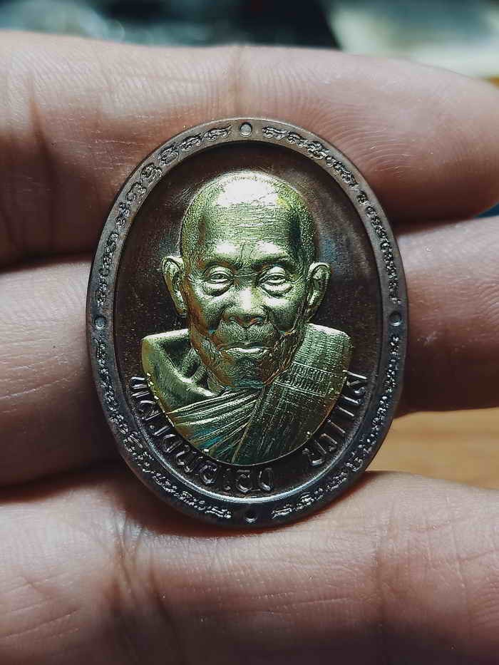 2-1229 วัดใจ 100 เหรียญหลังเต่ารุ่นพิเศษ หลวงปู่เฮง ปภาโส วัดด่านช่องจอม จ.สุรินทร์ 2567 มันปู หน้ากากทองทิพย์ หมายเลข 334 สร้าง 398 เหรียญ กล่องเดิม