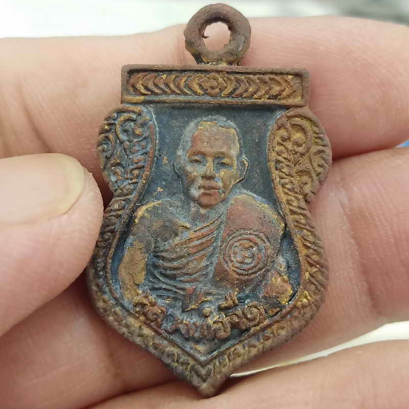 2-545 วัดใจ 100 เหรียญเสมาหล่อ รุ่นมหาเศรษฐี หลวงพ่อจืด นิมมฺโล สวนปฏิบัติธรรมโพธิเศรษฐี นครปฐม ปี 2538 ตอกโค้ด กล่องเดิม