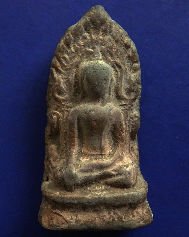 พระปางมารวิชัยซุ้มเรือนแก้วบัวสองชั้น กรุเวียงกุมกาม จ.เชียงใหม่ อายุเกิน 700 ปี สูง 5 ซ.ม.