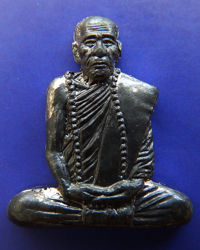 2.รูปเหมือนตัดชิดเนื้อตะกั่ว หลวงปู่คำบุ วัดกุดชมภู ตอกโค้ด พร้อมซอง+ใบแนบเดิม
