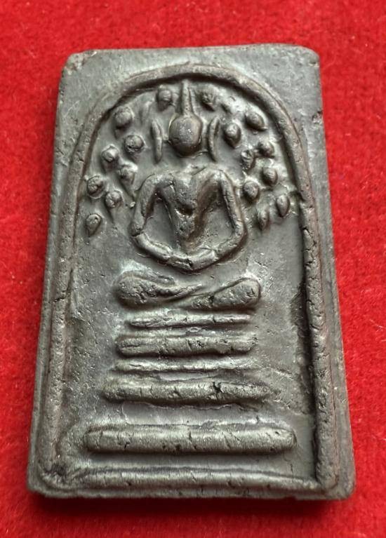 สมเด็จปรกโพธิ์พิมพ์ใหญ่ สร้างโดยเจ้าคุณเที่ยง ช่วงปี 2520 - 2529 เนื้อดินปั้นกุ่นสมเด็จโต