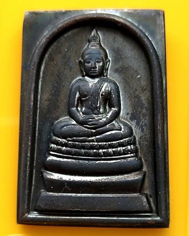 8.สมเด็จพระพุทธนวมหาราชายุจฉับปริวัตนมงคล ในหลวงครบ 6 รอบ จัดสร้างโดยสำนักนายกรัฐมนตรี พ.ศ. 2542 กล่องเดิม ตอกโค้ด