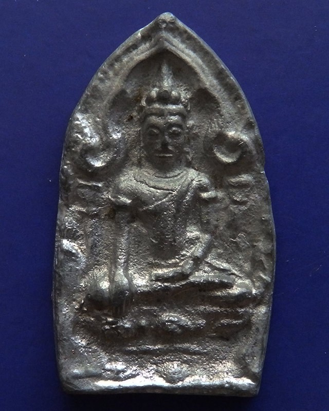 12.พระยอดขุนพลหล่อพิมพ์อยุธยา หลวงพ่อฑูรย์ วัดโพธินิมิตร เนื้อชิน พ.ศ. 2527 สูง 5 ซ.ม. สร้างจากเนื้อชินกรุเก่าที่ชำรุดแตกหัก