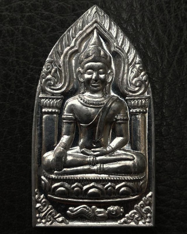 2.พระยอดขุนพลปั๊มพิมพ์สุพรรณ หลวงพ่อฑูรย์ วัดโพธินิมิตร เนื้อชินพิมพ์ใหญ่ พ.ศ. 2527 สูง 5.7 ซ.ม. สร้างจากเนื้อชินกรุเก่าที่ชำรุดแตกหัก