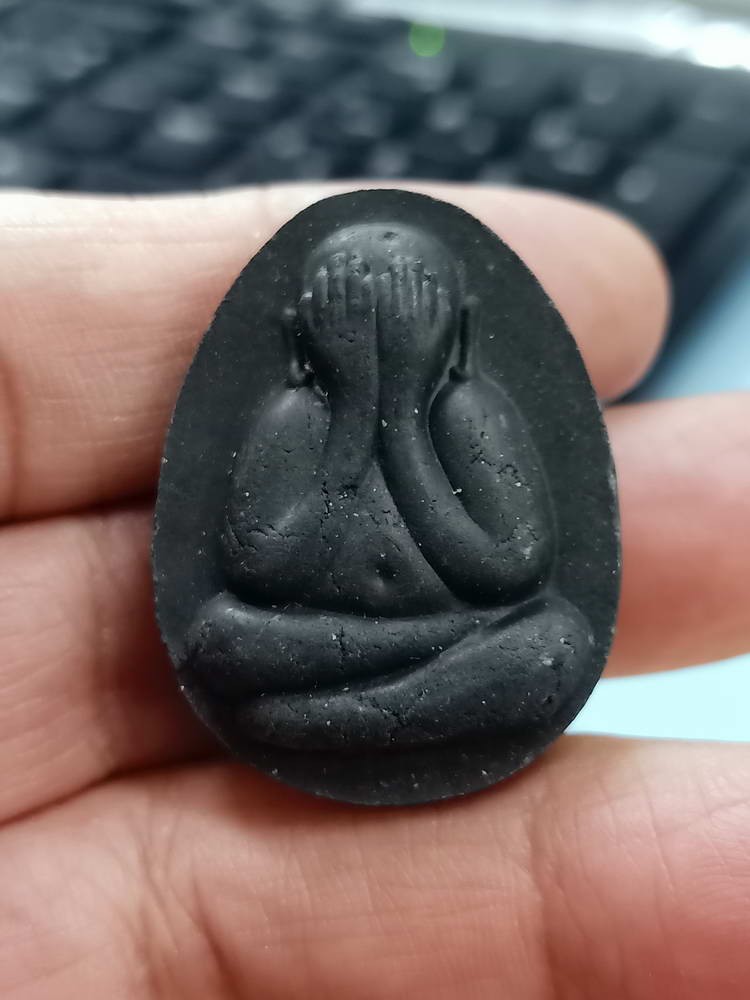 2-1870 วัดใจ 100 G#1 พระปิดตามหาลาภ รามัญ หลวงพ่อชำนาญ วัดชินวราราม จ.ปทุมธานี ปี 2561 ผงดำใบลาน เสกนาน 2 ปี ในลังปืน***สายวัดชินวรารามวรวิหาร