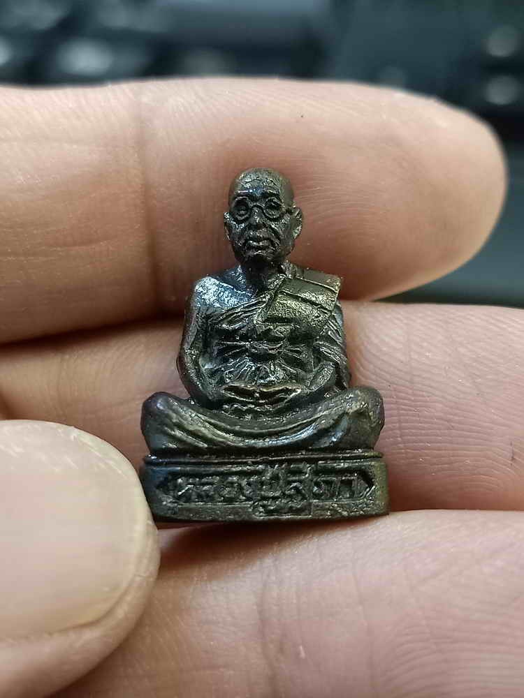 2-929 วัดใจ 100 รูปหล่อเหมือนอุดกริ่ง ฉลองอายุครบ 113 ปี หลวงปู่สุภา วัดสิริสีลสุภาราม(เขารัง) จ.ภูเก็ต 2550 ทองแดงรมดำ กริ่งดังดี สวยนอนกล่องเดิม