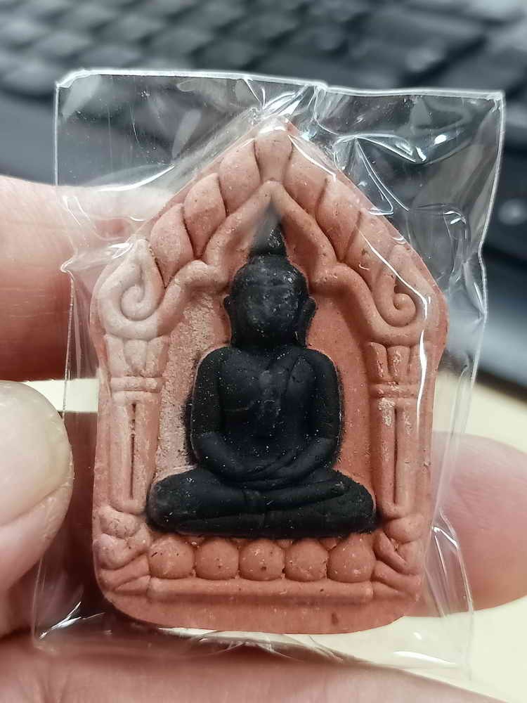 2-1654 วัดใจ 100 พระผงขุนแผน หลวงปู่บุญมา สำนักสงฆ์เขาแก้วทอง จ.ปราจีนบุรี ทูโทน หมายเลข 64 กล่องแทน***งานสวย