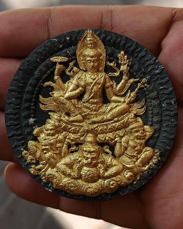 องค์พ่อจตุคามรามเทพ เนื้อดำปิดทอง รุ่นตามรอยพ่อ ไหว้ครูวัดคอหงษ์ 2550 โค้ดกรรมการ+เลข 03445 ขนาด 5.5 ซ.ม. แถมตลับใส่พร้อมใช้