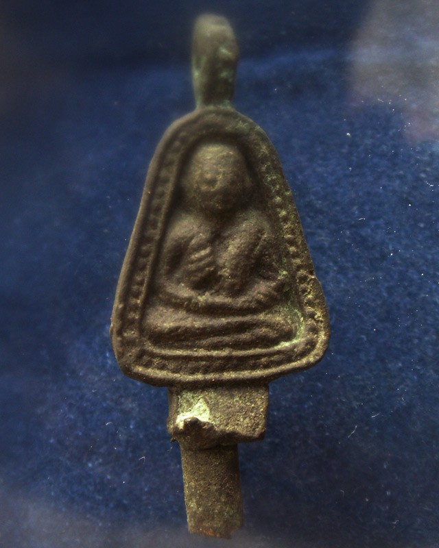 แท้ๆ จากวัด !! เหรียญหล่อจอบใหญ่ หลวงพ่อเงิน รุ่นปืนแตก วัดคงคาราม (บางคลานใต้) ตัดจากช่อกรรมการ ปี 2528 (1)