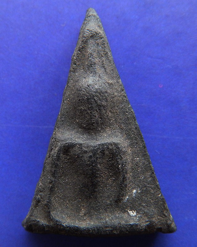 8.นางพญาเนื้อดิน ไม่ทราบที่ ขนาดสูง 2.8 ซ.ม. พระบ้านเก่าเก็บ