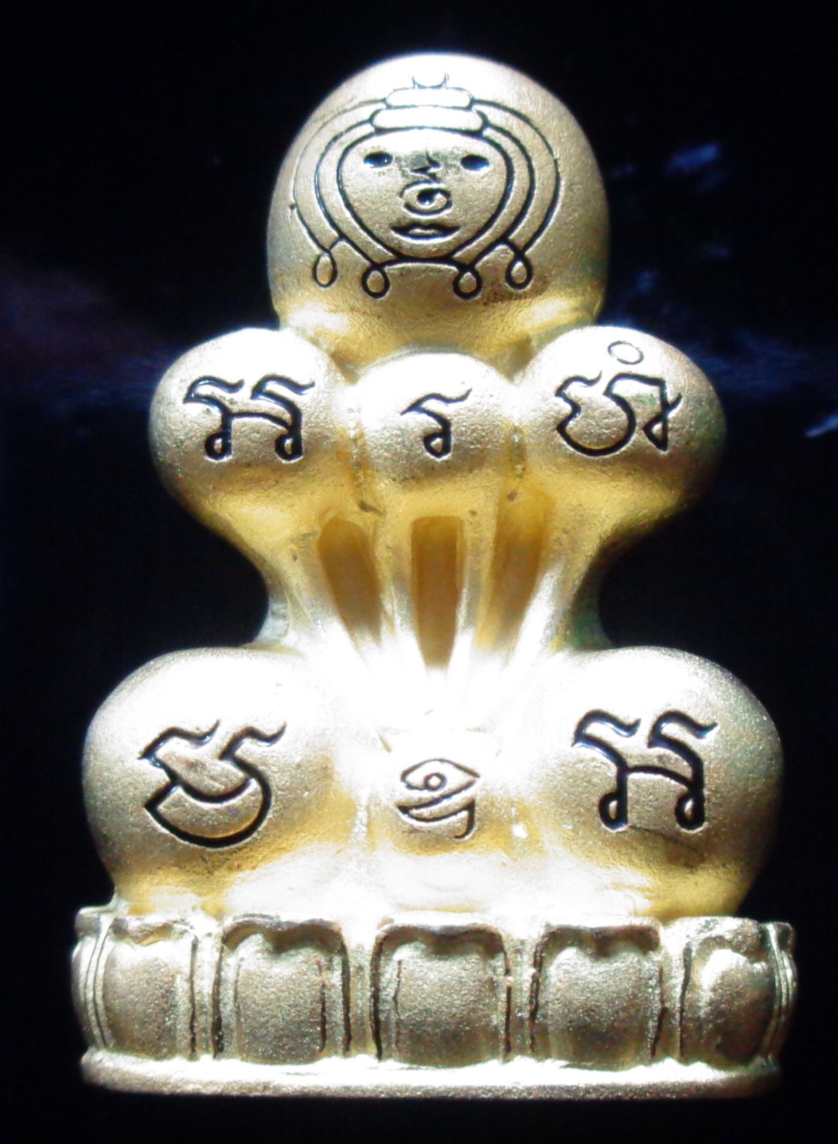 พระปิดตาหลวงตาปัญญา วัดกลางบางแก้ว จ.นครปฐม เนื้อกะไหล่ทอง ปี๒๕๕๙ สวยครับ