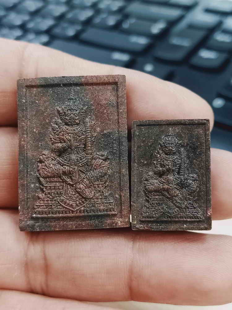 2-1406 วัดใจ 100 G#2 พระผงท้าวเวสสุวรรณนั่งบัลลังก์ประทานพร มหาโภคาทรัพย์ ปลุกเสก 4 วาระ วัดบ้านอ้อ อ.โนนไทย จ.นครราชสีมา เนื้อลายเสือมณีราค หลังแบบ กล่องเดิม***ต่ำจอง การ์ดพร้อม วาระดี