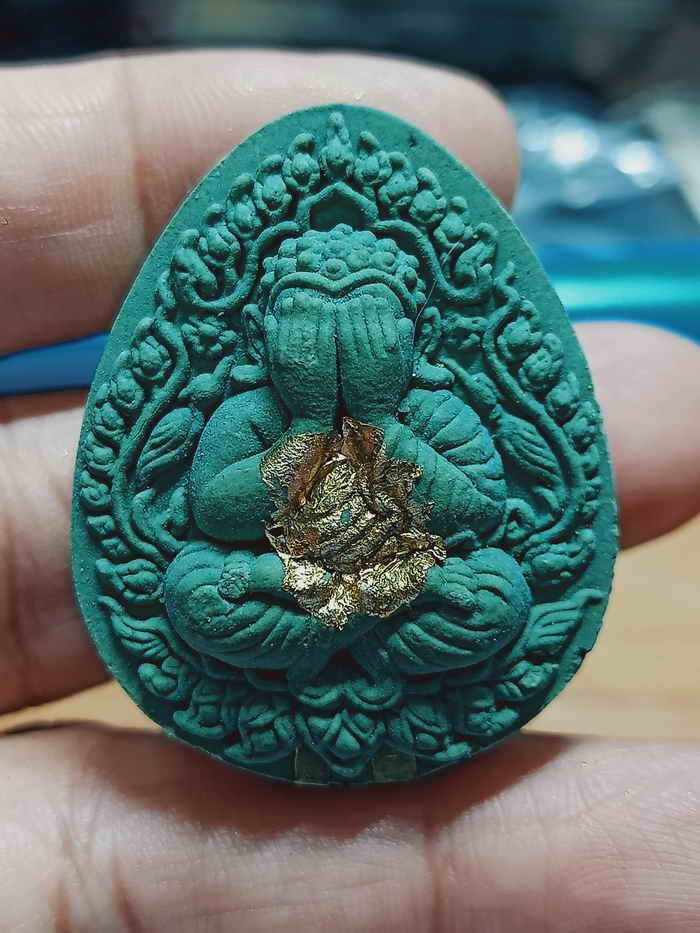 2-1383 วัดใจ 100 ปิดตาพุทธศิลป์ รุ่นสาริกาปลดหนี้ หลวงปู่อิ่ม วัดทุ่งนาใหม่ จ.นครศรีธรรมราช 2566 หมายเลข 41(1) กล่องเดิม***เนื้อออฟชั่นไร กดเข้าไปดูกัน คุ้มยิ่งกว่าแฟลตปลาทอง