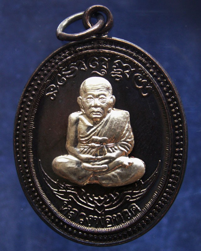 กรรมการ !!! เลข 91...เหรียญหลวงปู่ทวด หลังพ่อท่านเขียว วัดห้วยเงาะ รุ่นกิตติคุโณ 82 เนื้อทองแดงรมดำหน้า-หลังอัลปาก้า โค้ด-เลข พร้อมกล่องเดิม พ.ศ. 2553 สร้างแจกกรรมการ 999 องค์