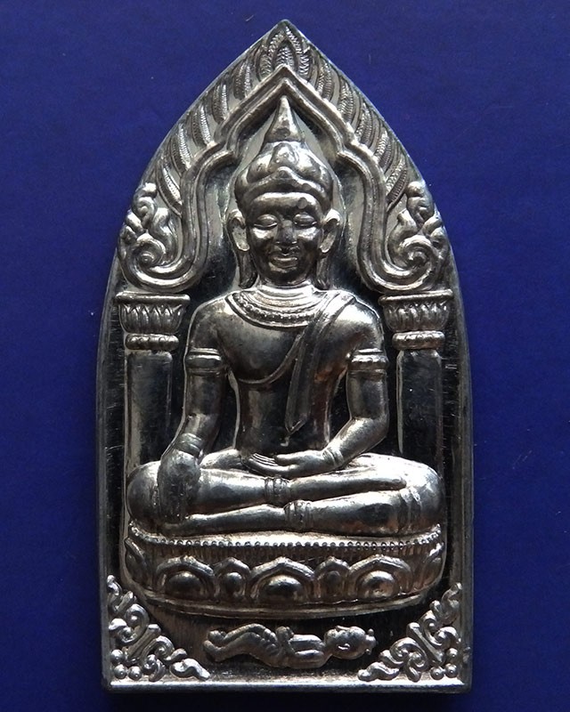 8.พระยอดขุนพลปั๊มพิมพ์สุพรรณ หลวงพ่อฑูรย์ วัดโพธินิมิตร เนื้อชินพิมพ์ใหญ่ พ.ศ. 2527 สูง 5.7 ซ.ม. สร้างจากเนื้อชินกรุเก่าที่ชำรุดแตกหัก