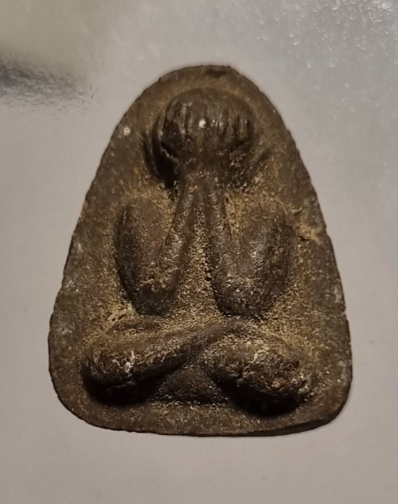 พระปิดตา หลวงปู่เกลี้ยง วัดเนินสุทธาวาส จ.ชลบุรี รุ่นแรก ผสมผงเก่าหลวงพ่อโตวัดเนิน 1 ในปิดตา 5 เสือ ชลบุรี