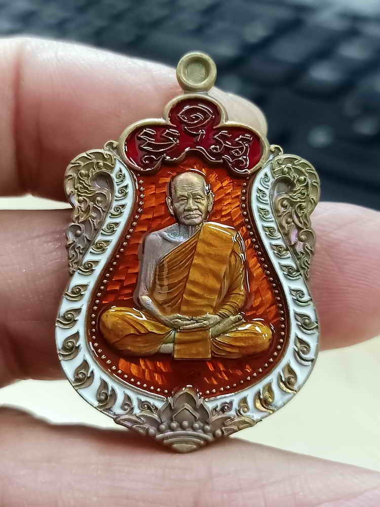 2-1799 วัดใจ 100 เหรียญเสมา 9 รอบ อายุครบ 112 ปี หลวงปู่มี ฐิตสาโร วัดโพนทอง จ.สุรินทร์ 2567 ชนวนลงยา 4 สี หมายเลข 129 สร้าง 150 เหรียญ กล่องเดิม