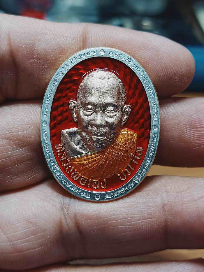 2-1155 วัดใจ 100 เหรียญหลังเต่ารุ่นพิเศษ หลวงปู่เฮง ปภาโส วัดด่านช่องจอม จ.สุรินทร์ 2567 งานชุบ 3k ลงยาแดง หมายเลข 200 สร้าง 398 เหรียญ กล่องเดิม