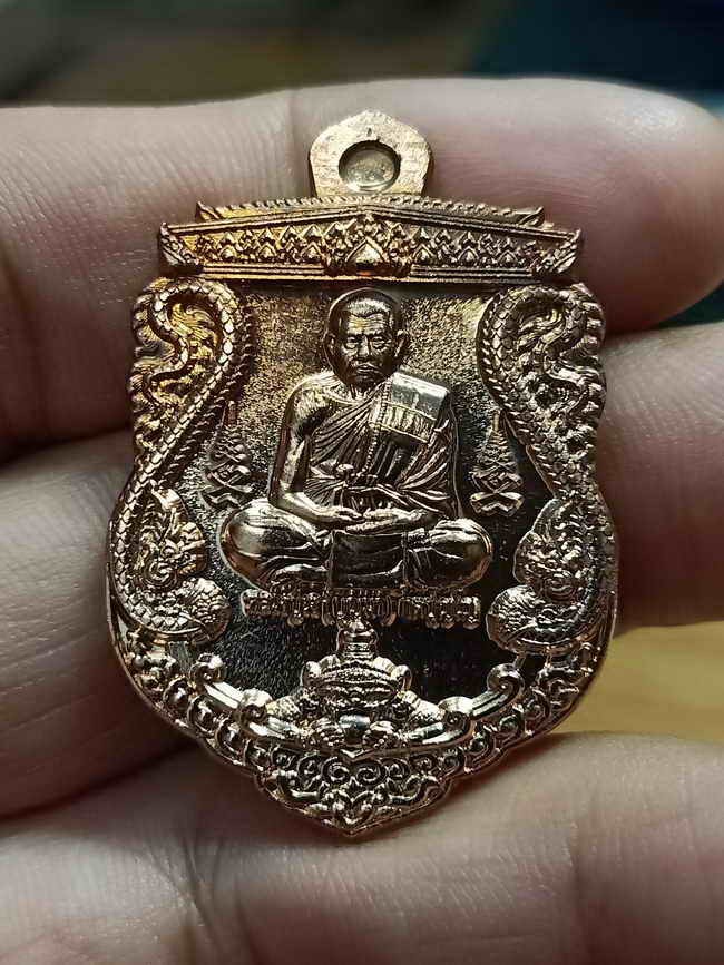 2-827 วัดใจ 100 เหรียญเสมาพระราหู รุ่นมหาเศรษฐีมั่งมีทรัพย์ หลวงปู่เจ(บุญมา) วัดป่าวิเวกธรรม อ.กมลาไสย จ.กาฬสินธุ์ ปี 2565 เนื้อทองแดงเพียว หมายเลข 342 กล่องเดิม