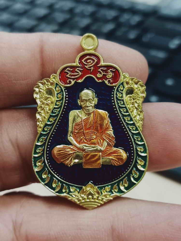 2-1391 วัดใจ 150 เหรียญเสมา ที่ระลึกครบ 8 รอบ ครูบาอุ่น วัดโรงวัว จ.เชียงใหม่ 2567 ทองทิพย์ ลงยาพื้น ขอบ จีวร คลาสสิค หมายเลข 65 กล่องเดิม***ขึ้นชื่อเสมา 8 รอบ ต้องมา