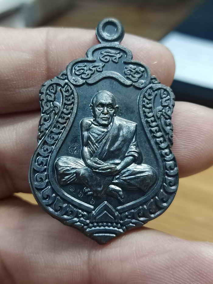 2-844 วัดใจ 100 เหรียญเสมาสมปรารถนา หลวงปู่จันลี อุธาโน สำนักสงฆ์ป่าศรีคูณเมือง อ.นาแก จ.นครพนม 2562 ทองแดงรมดำ สวยคลาสสิค หมายเลข 166 กล่องเดิม