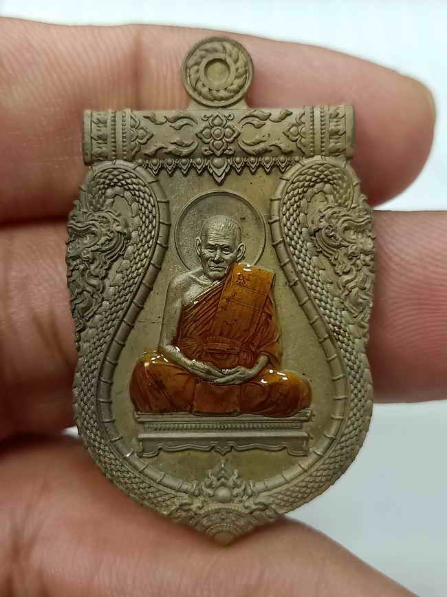 2-184 วัดใจ 100 เหรียญเสมา บารมีครู หลวงปู่สมาน ที่พักสงฆ์เขายางหัก ราชบุรี 2567 เนื้อชนวน ลงยาจีวร หมายเลข 104 สร้าง 345 เหรียญ กล่องเดิม***ข่าวว่าพระหลวงปู่ไปจีนเยอะ