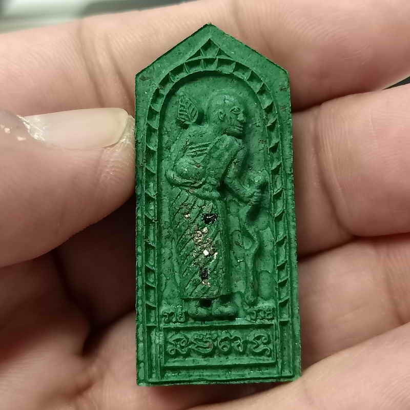 2-296 วัดใจ 100 พระผงสีวลี หลังยันต์ห้า รุ่นแรก ทีมพี่เสือสร้าง หลวงพ่อรวย วัดมาบตะพุด จ.ระยอง ปี 2566 เนื้อผงพุทธคุณ เพชรหน้าทั่ง หมายเลข 72 กล่องเดิม