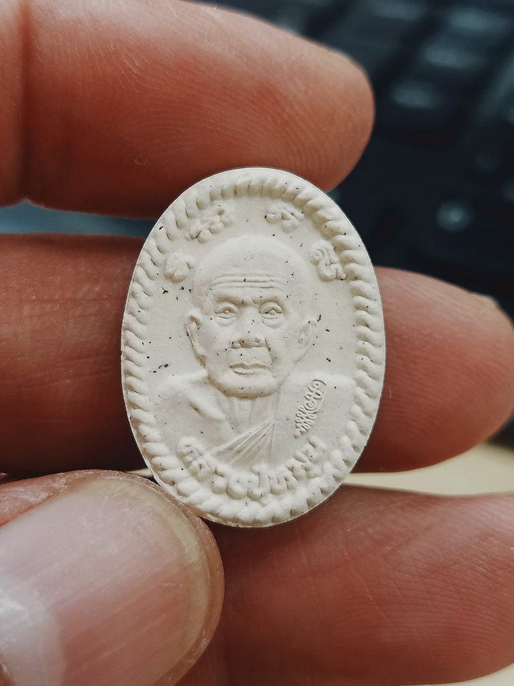 1-676 วัดใจ 50 พระผงดวงเศรษฐี รวยสะท้านฟ้า หลวงปู่หมุน วัดบ้านจาร จ.ศรีสะเกษ 2566 กล่องเดิม