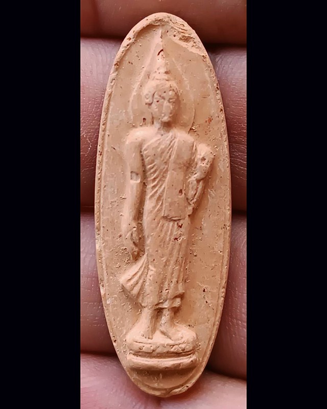 4.พระ 25 พุทธศตวรรษ เนื้อดิน พิมพ์สายสิญจน์ พร้อมกล่องกำมะหยึ่สวยงาม