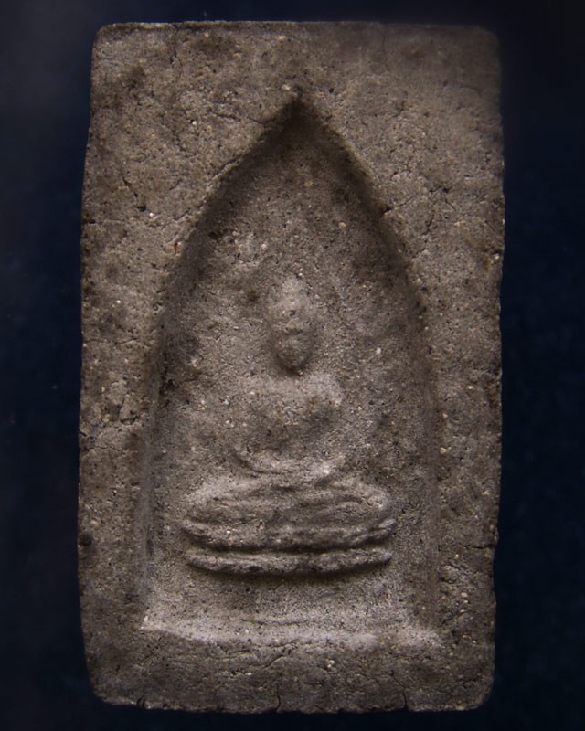 พระเนื้อผงหลวงปู่เฮี้ยง วัดป่า พิมพ์อรหัง เรือนแก้วซุ้มพิมพ์สี่เหลี่ยม 2 หน้า พ.ศ. 2495 ผสมผงหลวงพ่อแก้ว วัดเคลือวัลย์