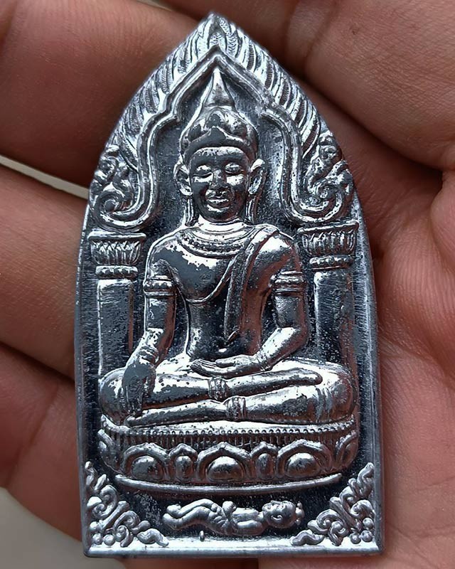 7.พระยอดขุนพลปั๊มพิมพ์สุพรรณ หลวงพ่อฑูรย์ วัดโพธินิมิตร เนื้อชินพิมพ์ใหญ่ พ.ศ. 2527 สูง 5.7 ซ.ม. สร้างจากเนื้อชินกรุเก่าที่ชำรุดแตกหัก