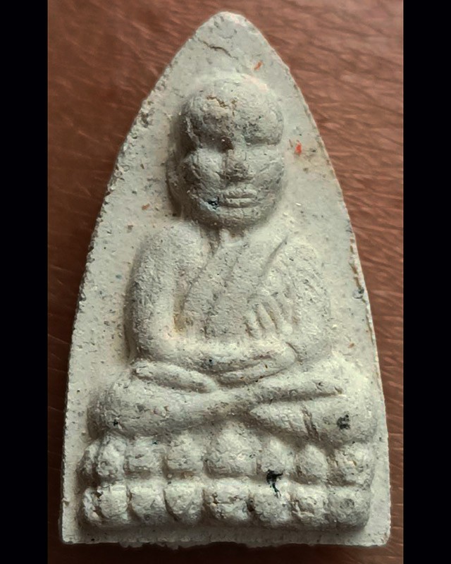 3.หลวงปู่ทวดเนื้อผง รุ่นตำหนักทอง หลวงปู่ทอง สุสังวโร วัดป่ากอสุวรรณ จ.สงขลา พ.ศ. 2540