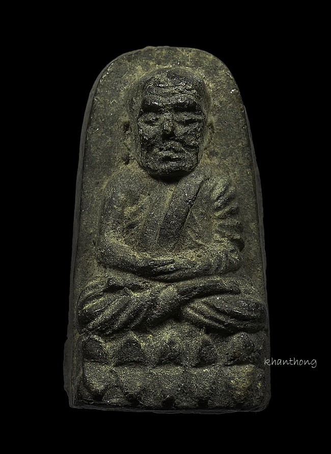 ʕ•́ᴥ•̀ʔっ. . พระหลวงปู่ทวดวัดช้างให้ ปี2524 พิมพ์พระรอด เนื้อว่าน จ.ปัตตานี + บัตรตรวจสอบ