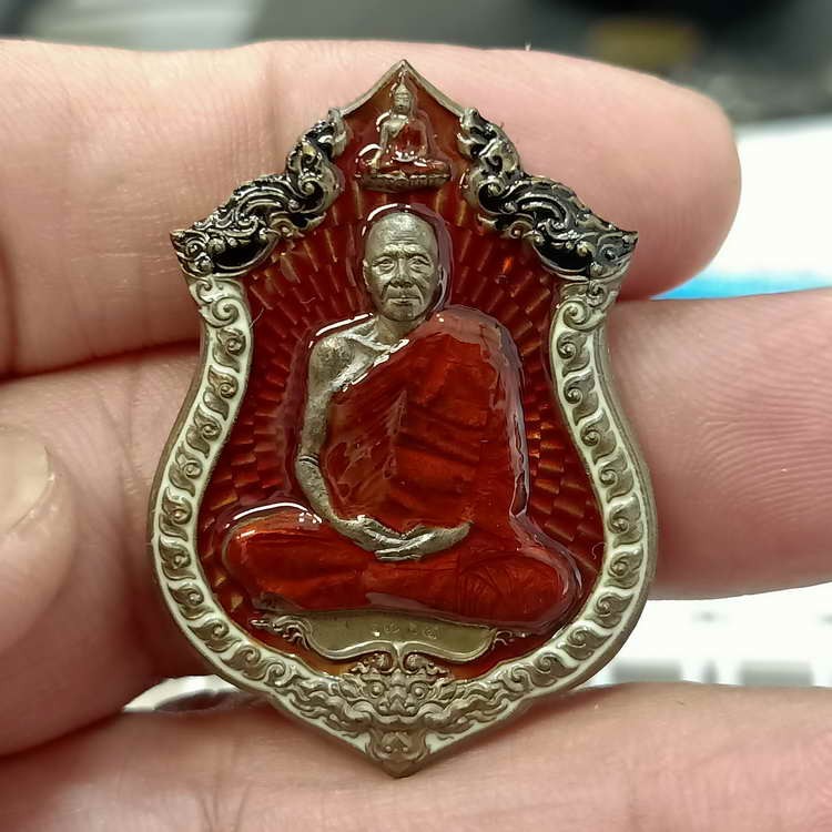 2-589 วัดใจ 100 เหรียญเศรษฐีพันล้าน หลวงพ่อทอง วัดบ้านไร่ จ.นครราชสีมา ปี 2564 เนื้อชนวน 108 ลงยา 3 สี หมายเลข 1705 เหรียญ กล่องเดิม