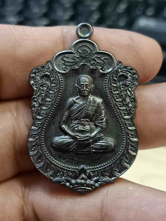 2-904 วัดใจ 100 เหรียญเสมารุ่นปุ่ให้รวย หลวงปู่บุญมา สำนักสงฆ์เขาแก้วทอง จ.ปราจีนบุรี ปี 2567 รก.จอง 9 ทองแดงรมดำ หมายเลข 1133 กล่องเดิม