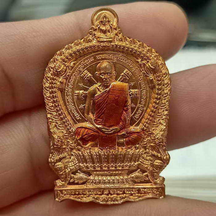 2-243 วัดใจ 100 เหรียญนั่งพาน 8 รอบ มวลสาร 100 ล้าน หลวงปู่นวล อัคฺคธฺมโม วัดศรีสุทธาวาส(วัดหนองจอก) อ.ทับคล้อ จ.พิจิตร เนื้อทองแดงโบราณ ยาจีวร หลังแบบ ปิดมวลสารร้อยล้าน หมายเลข 89 กล่องเดิม