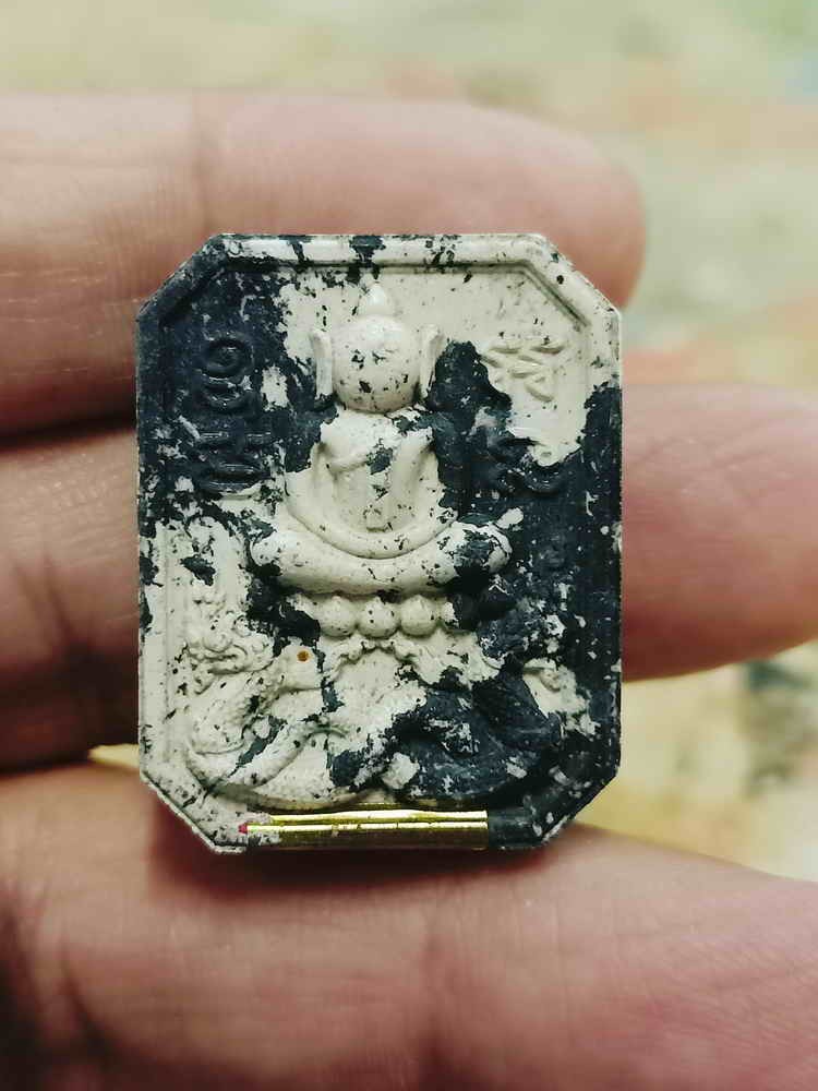 2-1777 วัดใจ 100 พระผงคำชะโนด รุ่นเศรษฐีนาคราช แห่งเมืองบาดาล ป่าคำชะโนด บ้านม่วง อุดรธานี 2567 หมายเลข 215 กล่องเดิม