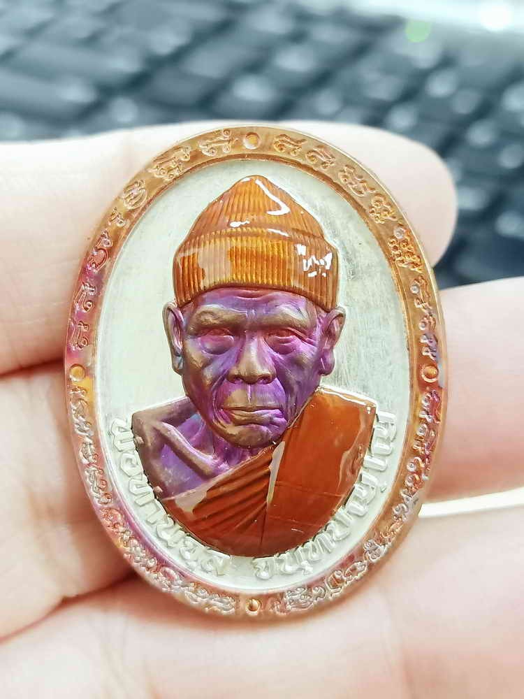 2-1609 วัดใจ 150 เหรียญหมวกอุ่น รุ่นแรก พ่อท่านจุล สำนักสงฆ์ถ้ำเหมา นครศรีธรรมราช ปี 2567 อัลปาก้า หน้ากากนวะ ขอบทองแดง ลงยาหมวก จีวร หมายเลข 37 สร้าง 60 เหรียญ กล่องเดิม