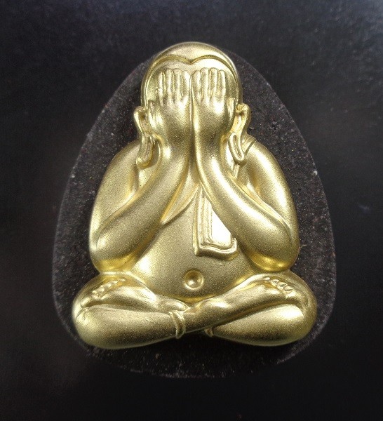 (120-) พระปิดตาพิมพ์ใหญ่ หลวงปู่โต๊ะ ออกวัดถ้ำสิงโตทอง จ.ราชบุรี เนื้อผงสีดำหน้ากากทองทิพย์ รุ่น ๙ นะ