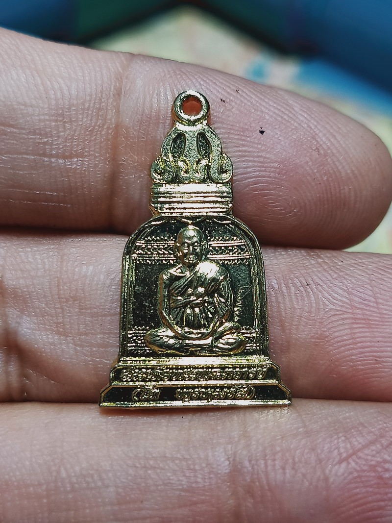 D2100 วัดใจ 50 เหรียญสมเด็จพระพุฒาจารย์ โต วัดระฆังฯ รุ่นระฆังทองมงคลชีวิต ปี 2538 ***หนังสือศักดิ์สิทธิ์สร้าง