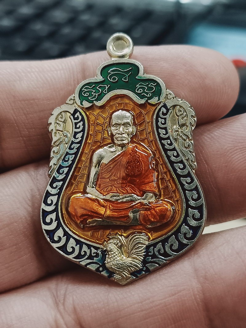 1-1032 วัดใจ 50 เหรียญเสมาเจริญพร วัดสร้าง ที่ระลึกสร้างศาลา รุ่น รวย รวย รวย หลวงพ่อพัฒน์ วัดห้วยด้วน จ.นครสวรรค์ 2564 อัลปาก้า ลงยาพื้น ขอบ ซุ้ม จีวร หมายเลข 114 กล่องเดิม***สวยเดิม วัดสร้าง