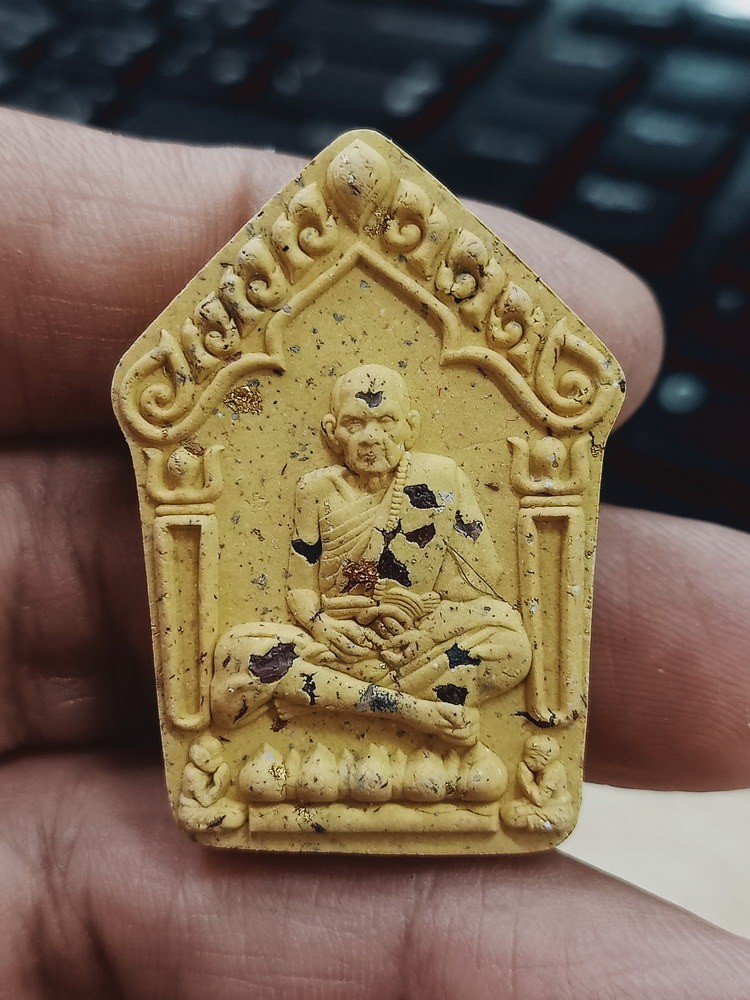 1-685 วัดใจ 50 พระผงขุนแผนแสนล้าน พรายแม่แก้วมณี รุ่นแรก หลวงปู่หมุน วัดบ้านจาน จ.ศรีสะเกษ 2565-2566 กล่องเดิม