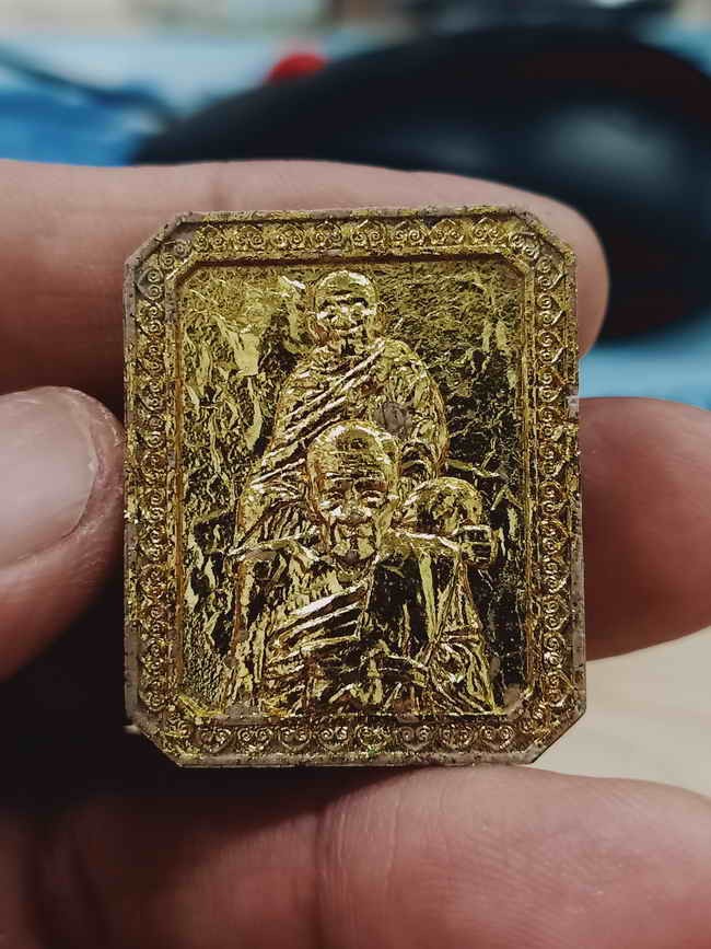 2-1425 วัดใจ 100 เศรษฐีบารมีครู หลวงปู่อิ่ม วัดทุ่งนาใหม่ จ.นครศรีธรรมราช 2566 เทาปูนเปลือกหอย ปิดทองเต็ม หมายเลข 18 สร้าง 99 องค์ กล่องเดิม***สวยคลาสสิค