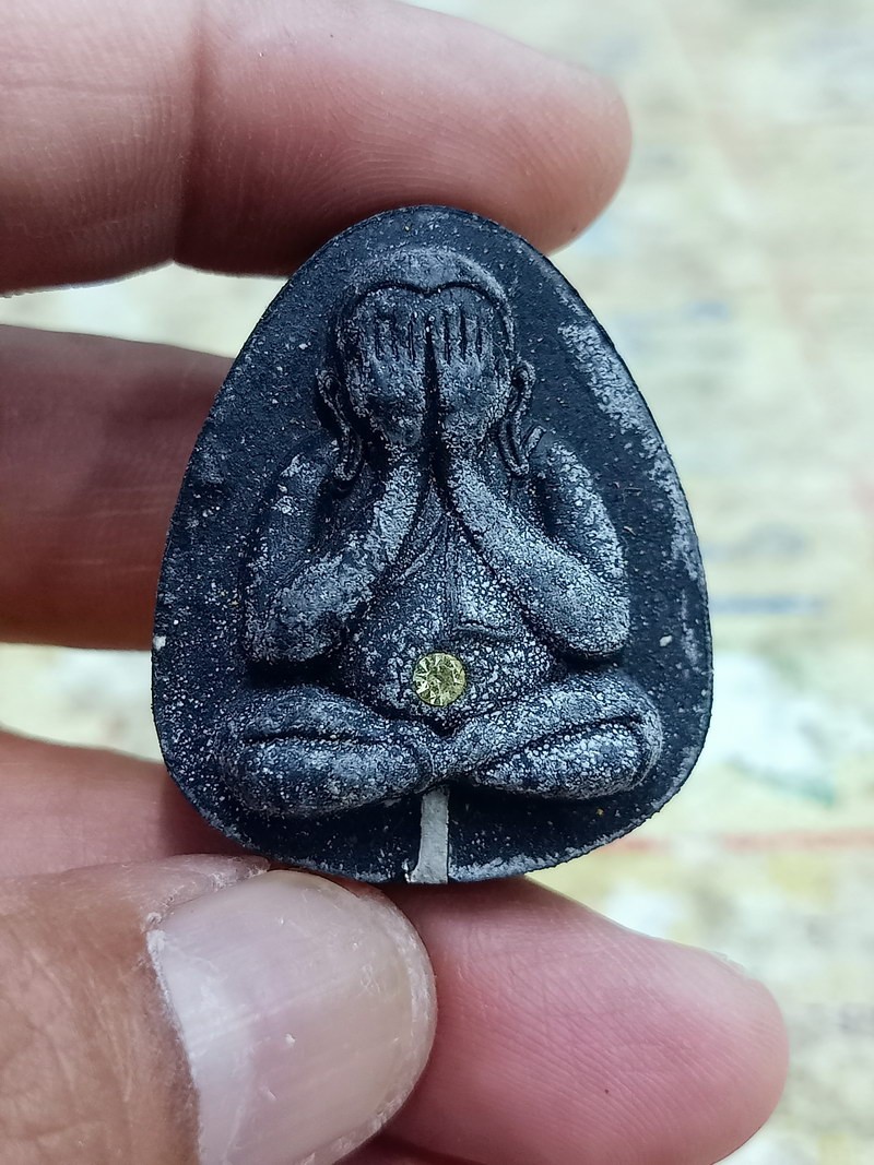 1-1475 วัดใจ 50 พระผงปิดตาพิมพ์ใหญ่ รุ่น 9 นะ หลวงปู่โต๊ะ วัดถ้ำสิงโตทอง จ.ราชบุรี หมายเลข 20 กล่องเดิม***สวย ออปชั่นดี