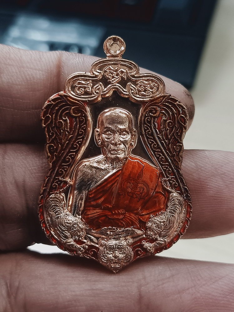 1-525 วัดใจ 50 เหรียญพยัคฆ์อโยธยา หลวงพ่อพัฒน์ วัดห้วยด้วย จ.นครสวรรค์ 2564 ทองแดงผิวไผ ลงยา ขอบ จีวร หมายเลข 21 กล่องเดิม***เหรียญสวยเดิม