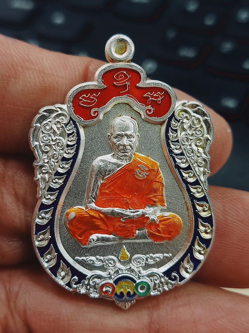 1-896 วัดใจ 50 เหรียญฉลองอายุ 100 ปี หลวงพ่อพัฒน์ วัดห้วยด้วน จ.นครสวรรค์ 2564 ชุบทอง ลงยา อย่างสวย เลข 120 กล่องเดิม***สวยๆ