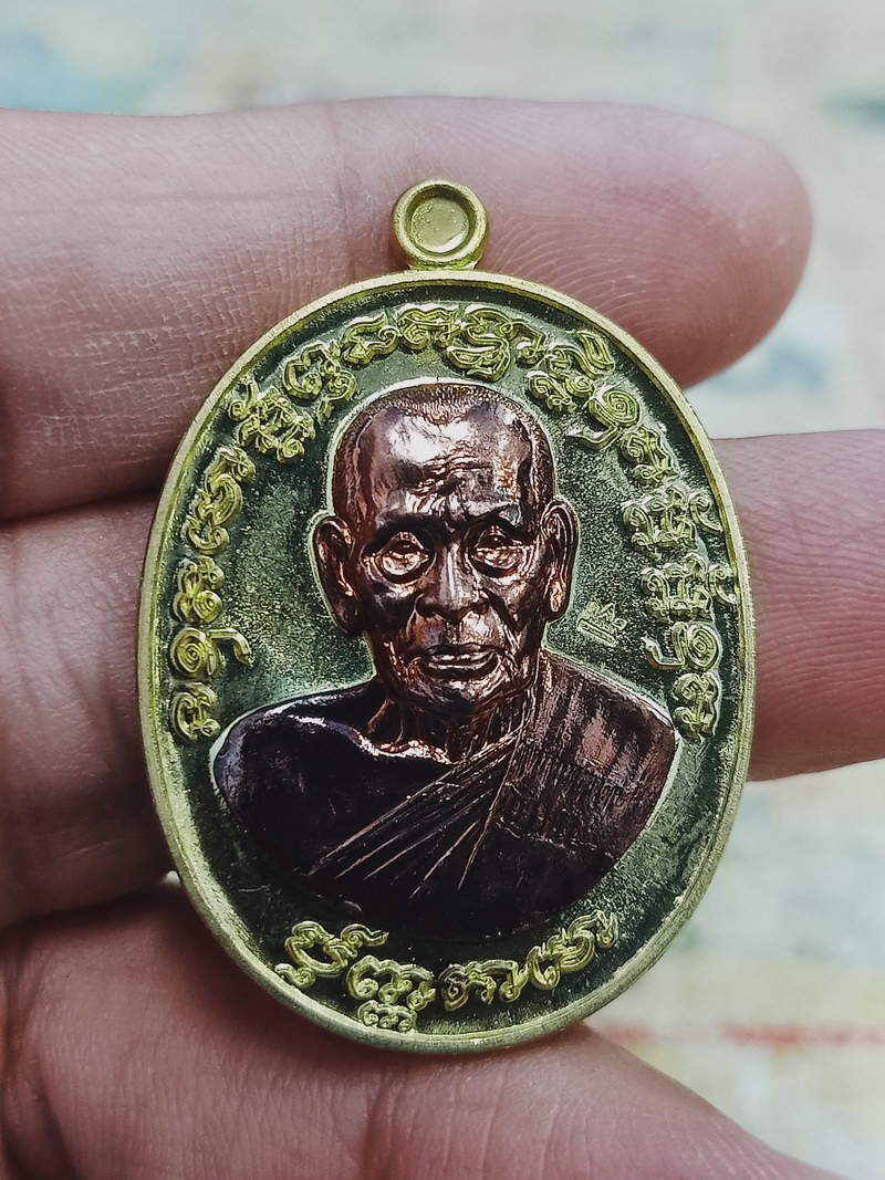 1-1398 วัดใจ 50 เหรียญเจริญพร 2 หลวงพ่อพัฒน์ วัดห้วยด้วน จ.นครสวรรค์ ทองทิพย์ หน้ากากทองแดง หมายเลข 7940 กล่องเดิม***ยอดนิยม