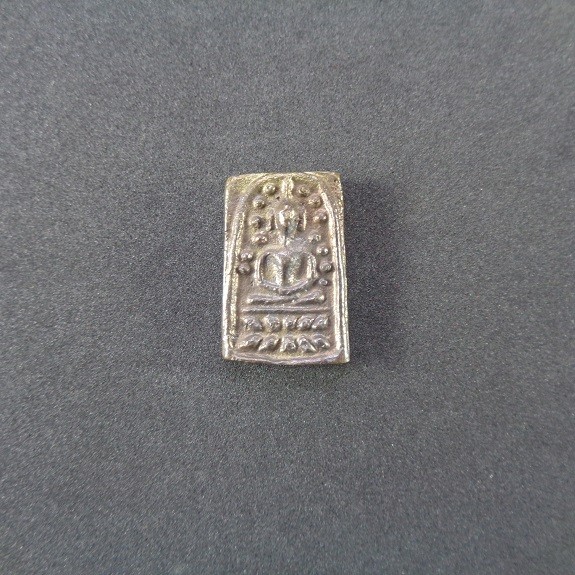 พระสมเด็จระฆังหลังฆ้อน 100 ปี วัดระฆัง จ.กรุงเทพฯ ปี 2562 เนื้อนวะโลหะ พร้อมกล่องเดิมจากวัด สวยครับ