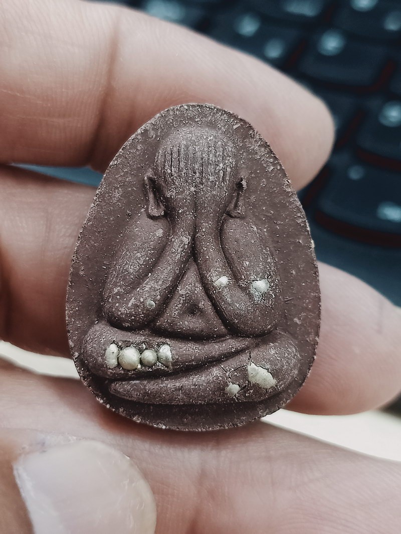 1-1028 วัดใจ 50 พระผงปิดตารวยไม่หยุด 168 หลวงปู่อิ่ม วัดทุ่งนาใหม่ จ.นครศรีธรรมราช 2566 หมายเลข 276 กล่องเดิม